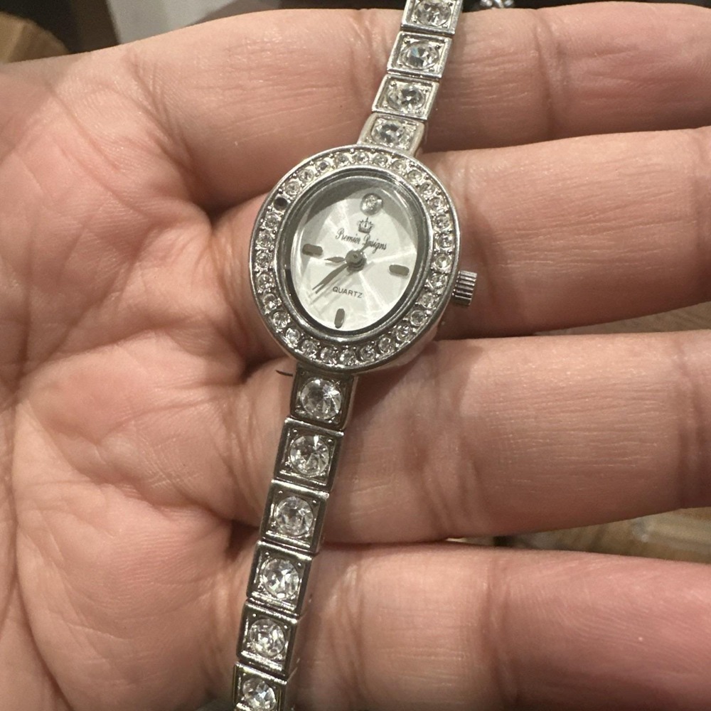 Runs Premier Designs Silver Rhinestone Watch 20mm Fit 7.25‎ Missing One Crystal